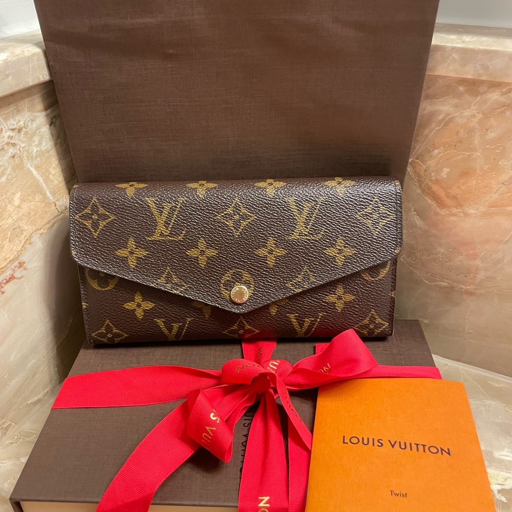 Louis Vuitton Sarah Monogram Wallet 100% Authentic